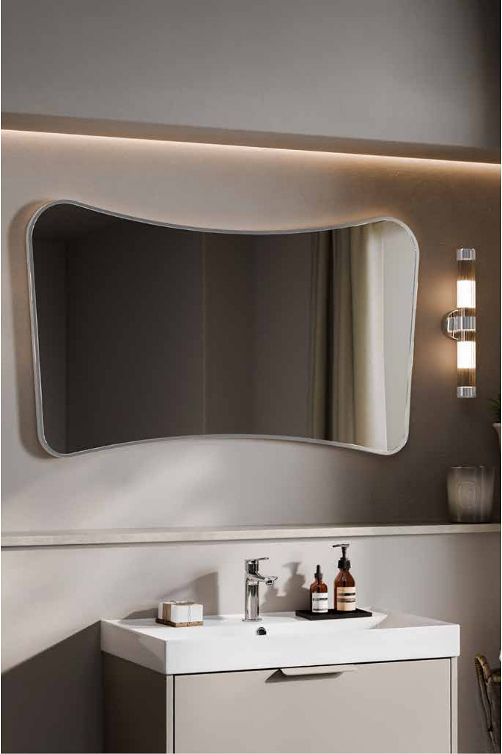Cosma Organic Framed Mirror, wide version in a bathroom setting