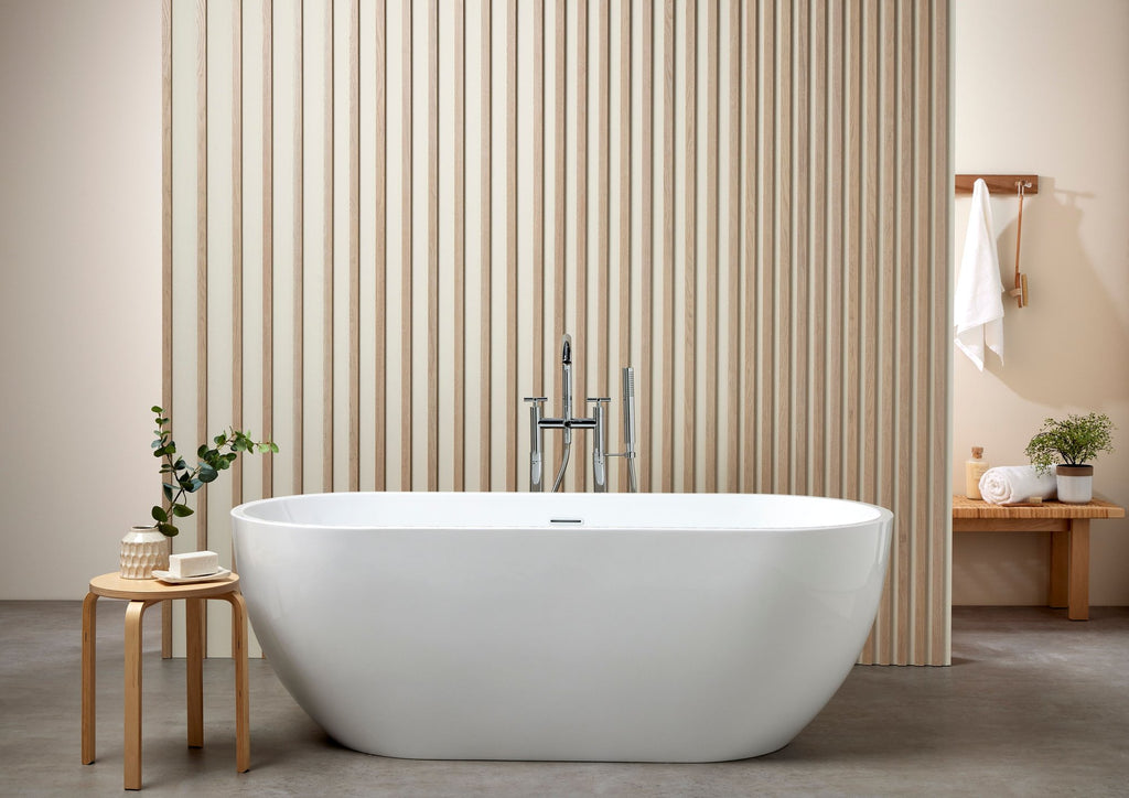 Eliza freestanding bath in gloss white against a slatted wall