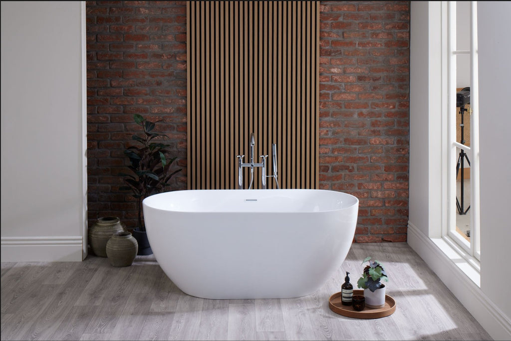 Hettie 1500mm freestanding bath in gloss white