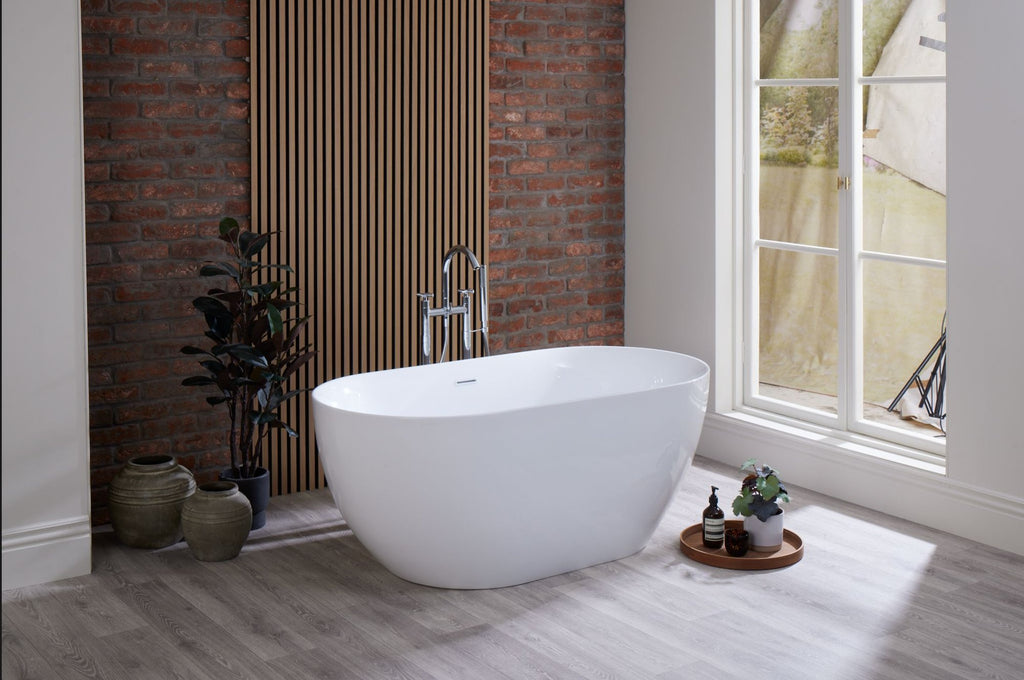 Hettie freestanding bath from the side