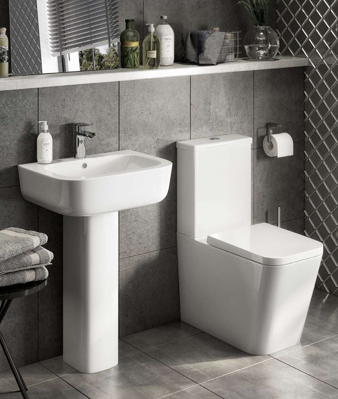 Palma Round Basin & Pedestal in a bathroom setting