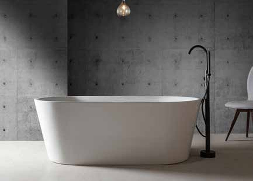 Quatra freestanding bath in a bathroom setting