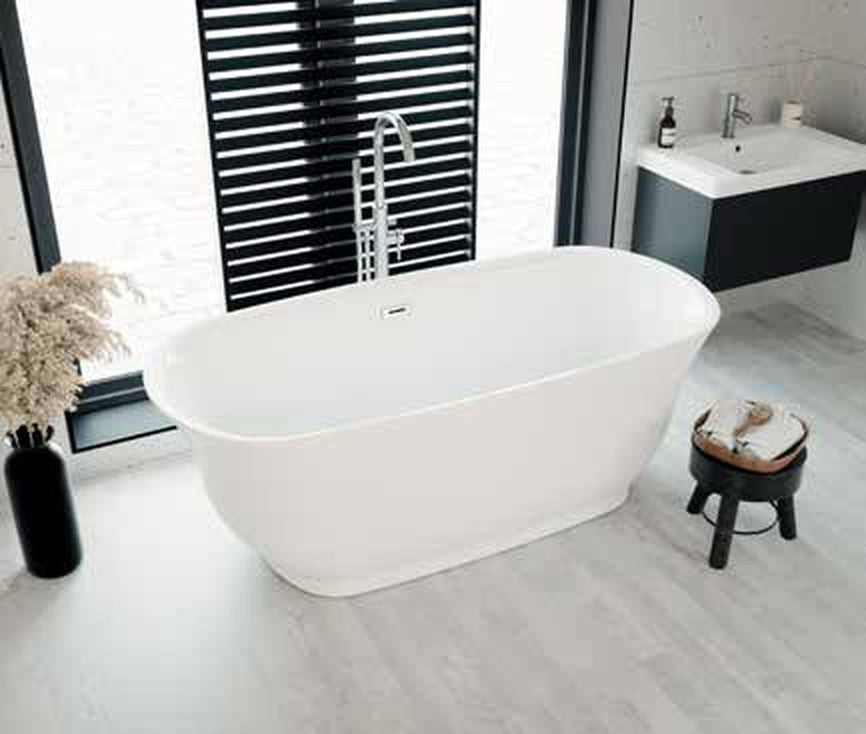 Reeva freestanding bath in a bathroom setting
