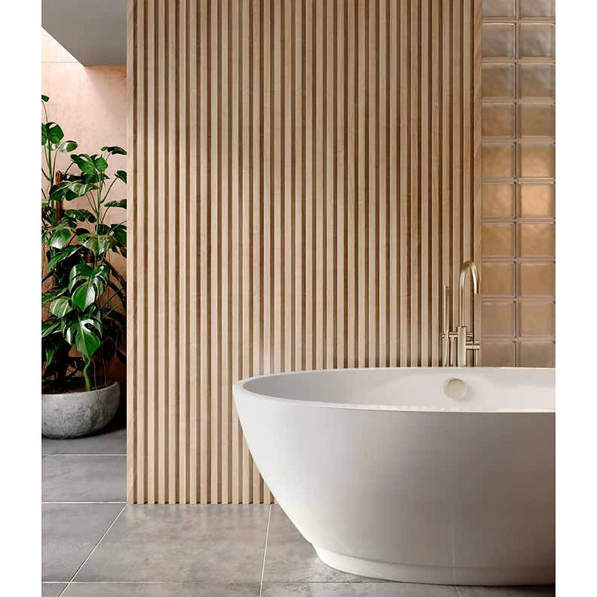 Slatted wall panels behind a freestanding bath